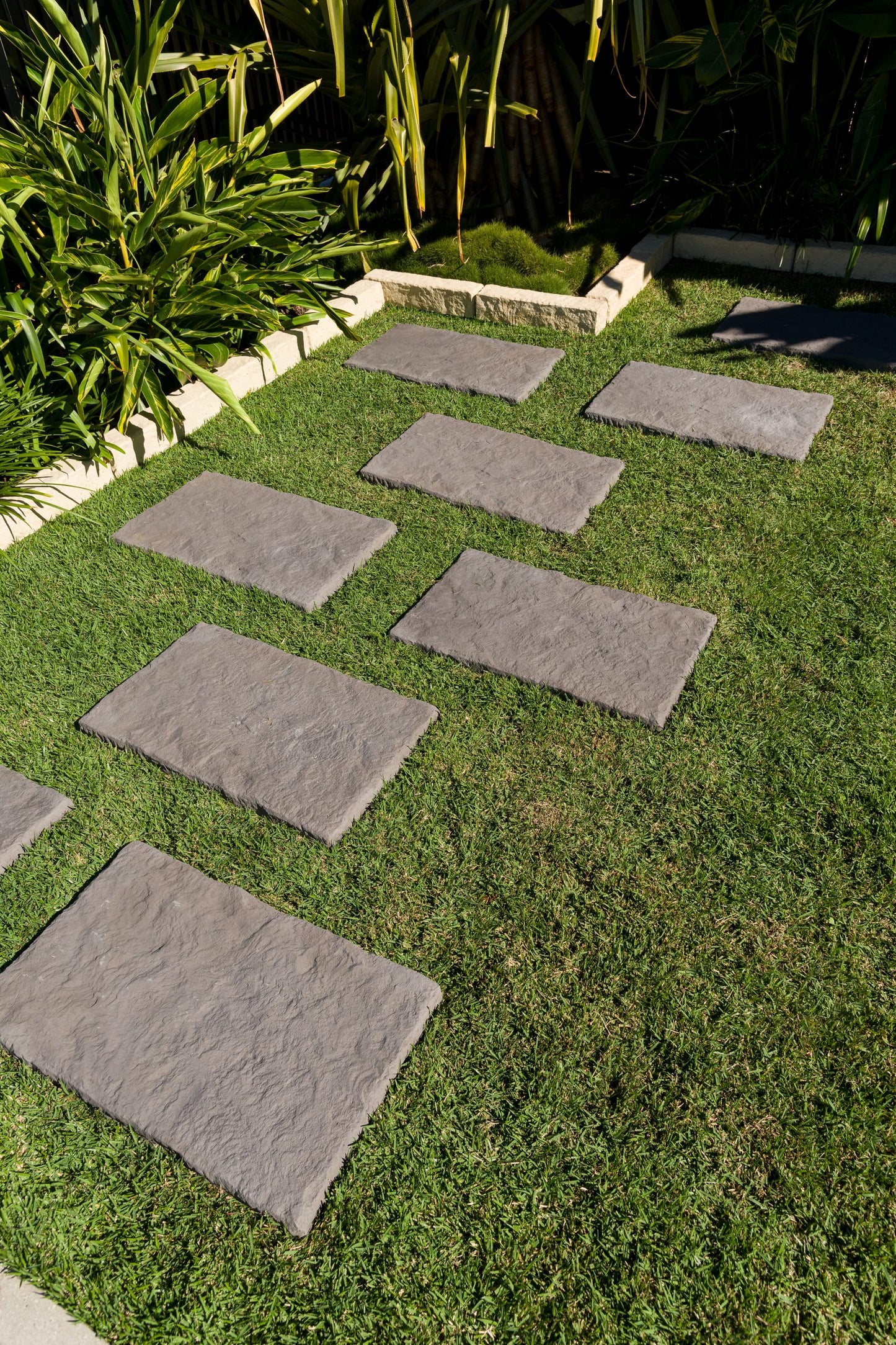 Bushstone Pavers 700x410x40mm (Charcoal)