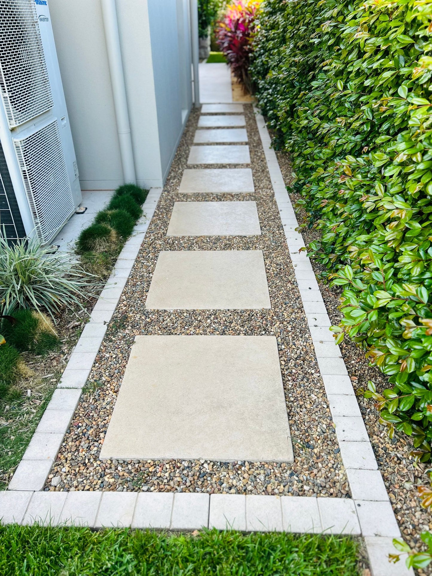 Cobblestone Border Pavers 400x100x40mm (Ivory)