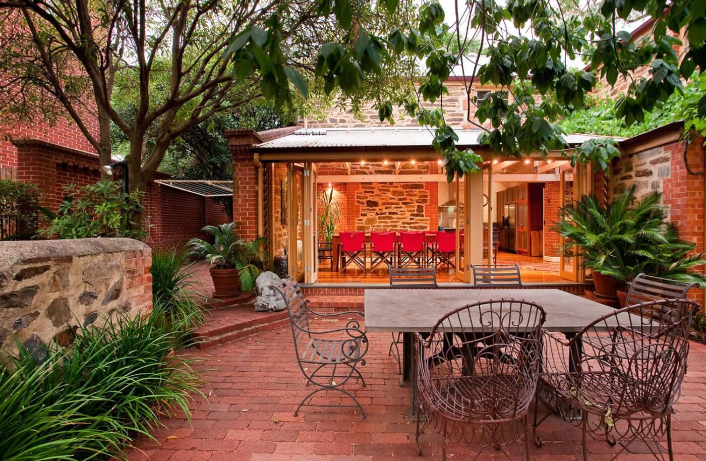 Original Red Cobblestone Pavers 230x114x62mm (Red)