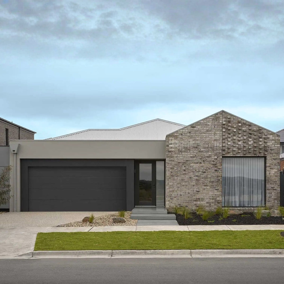 San Selmo Smoked Opaque Slate Bricks 230x110x76mm (Pallet of 216)