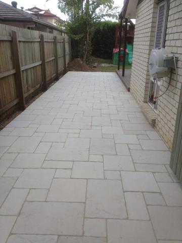 St Tropez Bullnose Pavers *600x400x40mm (Chalk)