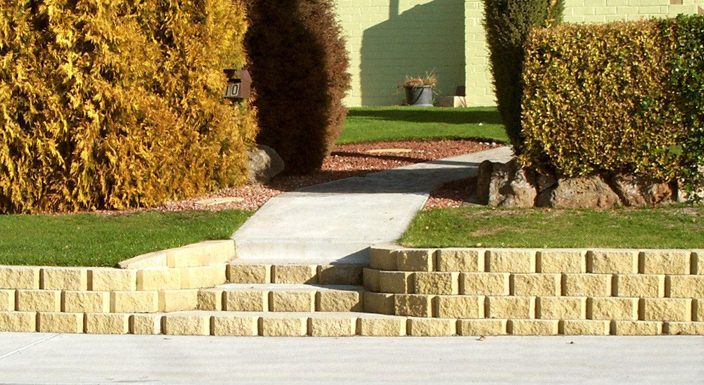 Windsor Stone Retaining Wall Blocks 295x203x130mm (Oatmeal)